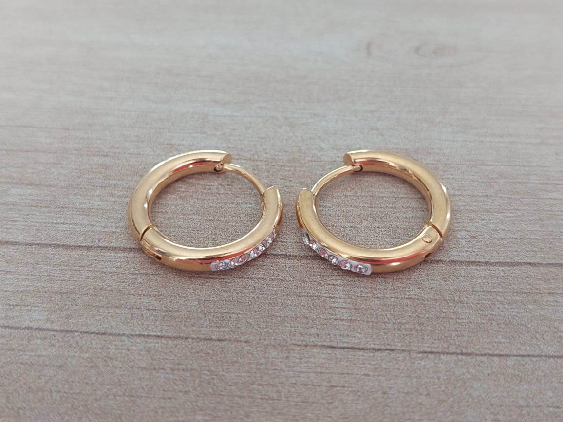 ARO DE ACERO DORADO ARGOLLA 15 MM CON BISAGRA Y FRENTE DE STRASS BLANCO