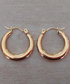 ARO DE ACERO DORADO ARGOLLA HUECA IRREGULAR. DIÁMETRO 23 MM