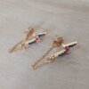 ARO DE ACERO DORADO RAYO CON STRASS MULTICOLOR PASANTE CON CADENA UNIDA A FRU FRU