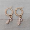 ARO DE ACERO DORADO ARGOLLA 14 MM CON NOTA MUSICAL C/STRASS BLANCO