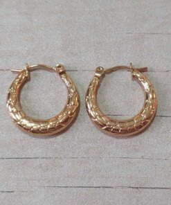 ARO DE ACERO DORADO ARGOLLA CHATA TRABAJADA. DIÁMETRO 18 MM