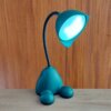 LAMPARA DE ESCRITORIO CON LUZ, RECARGABLE. COLOR VERDE.