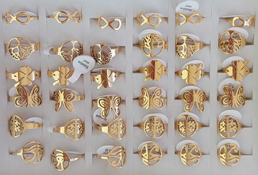 ANILLOS DE ACERO DORADO FIGURAS X 36 UNIDADES SURTIDOS EN MEDIDAS. (MEDIDAS DEL 16 AL 21)
