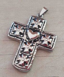 DIJE DE ACERO CRUZ INFLADA CON CORAZÓN. 43 X 55 MM