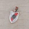 DIJE DE ACERO ESCUDO CARP RESINADO. MEDIDAS 20 X 25 MM