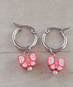 ARO DE ACERO ARGOLLA 14 MM CON DIJE MARIPOSA CORAL COLGANTE