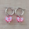ARO DE ACERO ARGOLLA 14 MM CON DIJE MARIPOSA FUCSIA COLGANTE