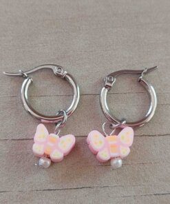 ARO DE ACERO ARGOLLA 14 MM CON DIJE MARIPOSA ROSA COLGANTE