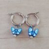 ARO DE ACERO ARGOLLA 14 MM CON DIJE MARIPOSA AZUL COLGANTE