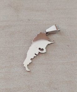 DIJE DE ACERO ARGENTINA CON CORAZÓN CALADO. MEDIDA 10 X 26 MM