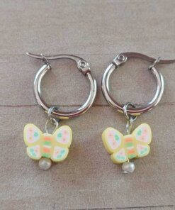 ARO DE ACERO ARGOLLA 14 MM CON DIJE MARIPOSA AMARILLA COLGANTE