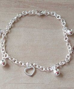 PULSERA DE ACERO BLANCO ESLABÓN TIFFANY CON BOLITAS Y DIJES DE CORAZÓN CALADO. LARGO 18,5 CM