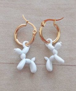 ARO DE ACERO DORADO ARGOLLA 14 MM CON DIJE PERRO GLOBO BLANCO