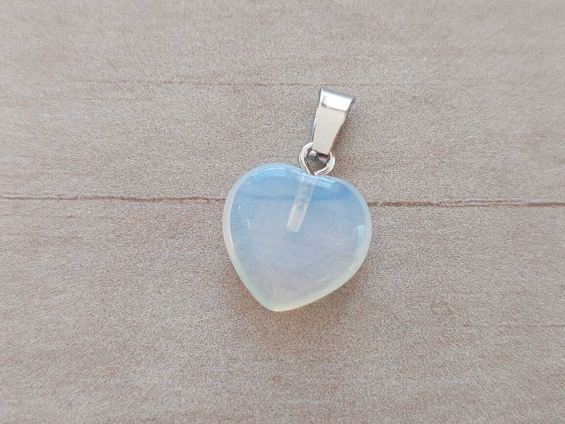 DIJE DE ACERO PIEDRA DE LA LUNA EN FORMA DE CORAZÓN. 15 MM