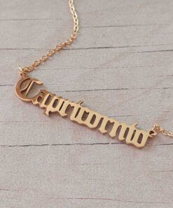 COLGANTE DE ACERO DORADO ESLABÓN ESPEJITO CON DIJE DE SIGNOS ZODIACALES . LARGO 44 + 4 CM EXT.