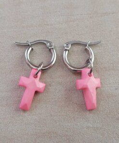 ARO DE ACERO ARGOLLA 12 MM CON CRUZ COLGANTE DE ACRÍLICO COLOR ROSA