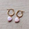 ARO DE ACERO DORADO ARGOLLA 14 MM CON CORAZÓN PERLADO ROSA