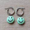 ARO DE ACERO ARGOLLA 14 MM CON DIJE SMILE VERDE