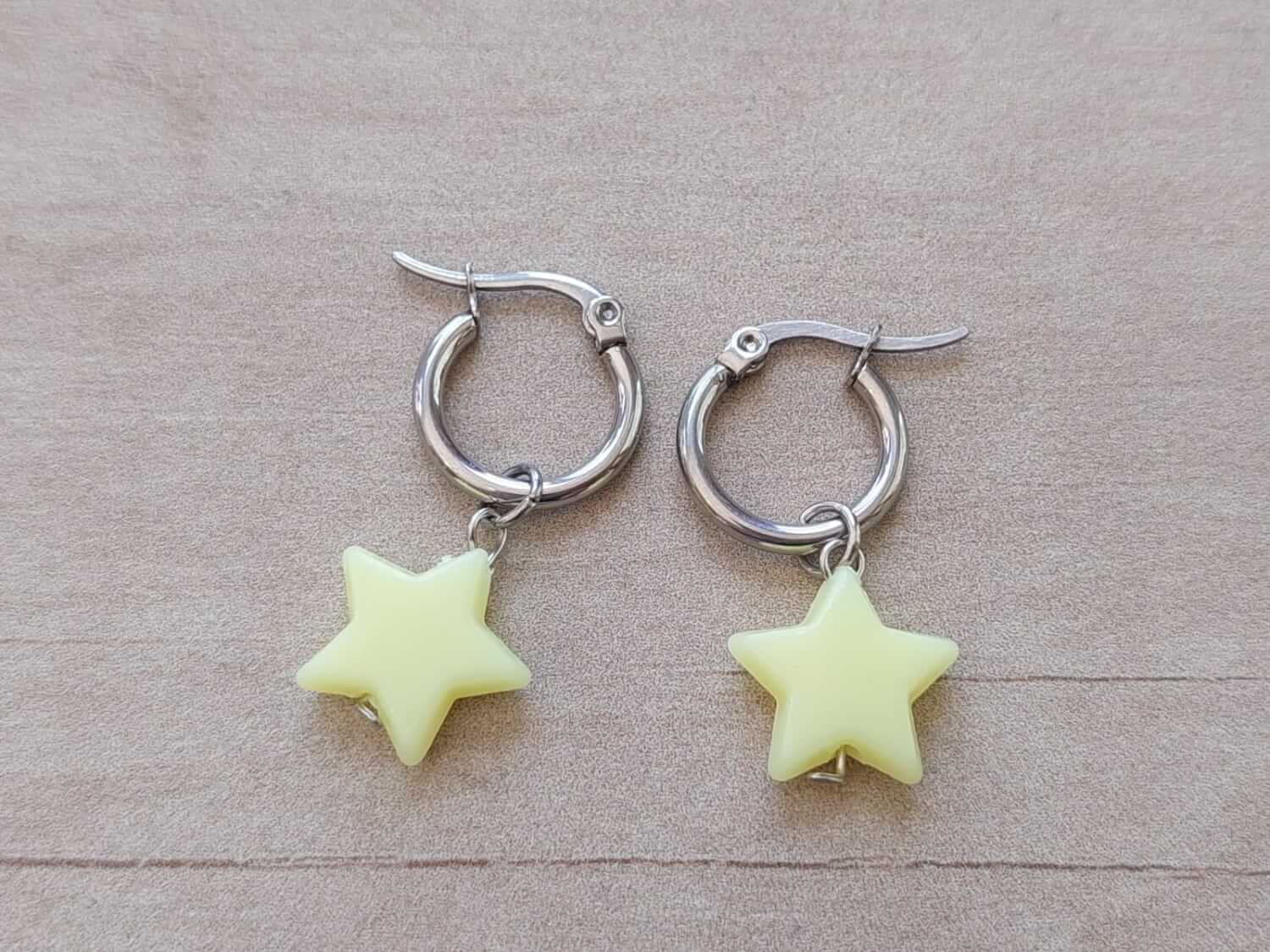 ARO DE ACERO ARGOLLA 14 MM CON ESTRELLA ACRÍLICO COLGANTE