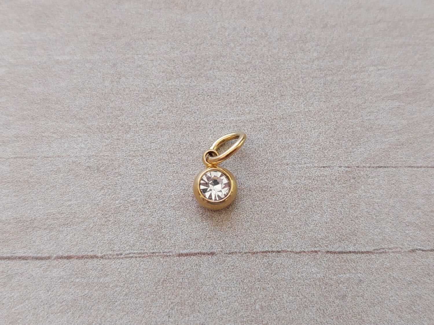 DIJE DE ACERO DORADO SUSANITO STRASS BLANCO 5 MM