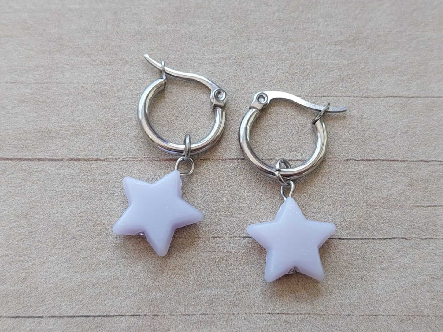 ARO DE ACERO ARGOLLA 14 MM CON ESTRELLA ACRÍLICO COLGANTE
