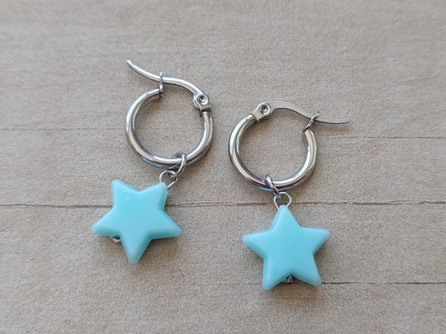 ARO DE ACERO ARGOLLA 14 MM CON ESTRELLA ACRÍLICO COLGANTE