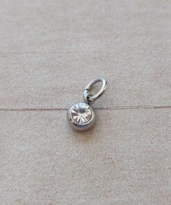 DIJE DE ACERO SUSANITO 5 MM CON STRASS BLANCO.