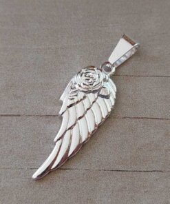 DIJE DE ACERO BLANCO CON ROSA. 13 X 35 MM