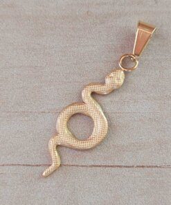DIJE DE ACERO DORADO VÍBORA. MEDIDAS 12 X 37 MM