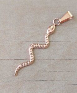 DIJE DE ACERO ROSÉ VÍBORA. MEDIDAS 10 X 45 MM