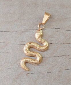 DIJE DE ACERO DORADO VÍBORA. MEDIDAS 18 X 37 MM