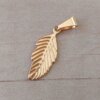 DIJE DE ACERO DORADO HOJA. MEDIDA 12 X 27 MM