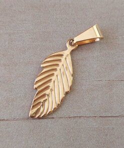 DIJE DE ACERO DORADO HOJA. MEDIDA 12 X 27 MM