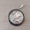 DIJE DE ACERO MEDALLA SAN BENITO 35 MM CON BORDE ESMALTADO EN NEGRO