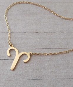 COLGANTE DE ACERO DORADO ESLABÓN ESPEJITO CON DIJE DE SIGNOS ZODIACALES . LARGO 42.5 + 4 CM EXT.