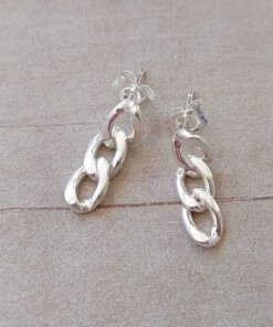 ARO DE ACERO BLANCO CON FRU FRU Y CADENA COLGANTE GRUMET. LARGO TOTAL 20 MM