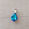 DIJE DE ACERO LAGRIMA 16 MM X 12 MM DE ACRÍLICO TURQUESA TORNASOLADO.