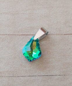 DIJE DE ACERO LAGRIMA 16 MM X 12 MM DE ACRÍLICO VERDE TORNASOLADO.