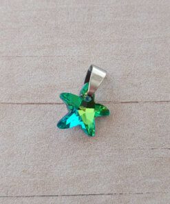 DIJE DE ACERO ESTRELLA DE MAR 16 MM DE ACRÍLICO VERDE TORNASOLADO.
