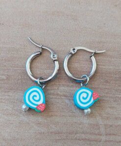ARO DE ACERO ARGOLLA 14 MM CON FIMU ESPIRAL C/FRUTILLA COLGANTE
