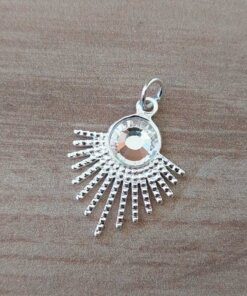 DIJE DE ACERO BLANCO STRASS 10 MM CON RAYOS INFERIORES. MEDIDAS 20 X 25 MM