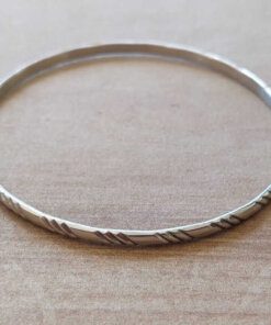 PULSERA DE ACERO ESCLAVA 3 MM TRABAJADA CON TRIPLE RAYA DIAGONAL AGRUPADAS