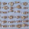 ANILLOS DE ACERO DORADO CON MUCHO STRASS X 36 UNIDADES SURTIDOS EN MEDIDAS Y MODELOS. (MEDIDAS DEL 17 AL 21)