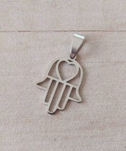 DIJE DE ACERO MANO DE FATIMA CON CORAZÓN CALADO 19 X 25 MM