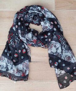 PASHMINA ESTAMPADA FONDO NEGRO CON LUNARES, FLORES Y ZIG ZAG. MEDIDAS: 80 X 180 CM.