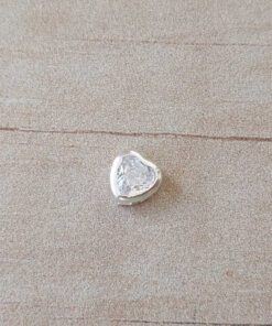 DIJE LAMINADO EN PLATA CUBIK CORAZÓN PASA CADENA COLOR BLANCO . TAMAÑO 6 X 7 MM