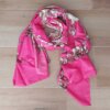 PASHMINA RASADA FUCSIA CON DIBUJOS BEIGE . 85 X 180 CM.