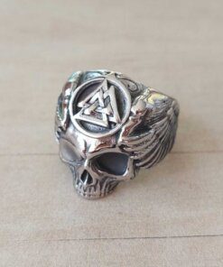 ANILLO DE ACERO CRÁNEO DE ODIN CON CUERVOS