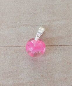 DIJE LAMINADO EN PLATA NUBE COLOR ROSA, BRILLA EN LA OSCURIDAD. TAMAÑO 13 MM