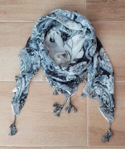 PAÑUELO VISCOSA ESTAMPADO CON FLORES BLANCO Y NEGRO  1M X 1M